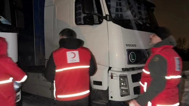 Dağlar geçit vermeyince Kızılay sürücülerin imdadına hızır gibi yetişti