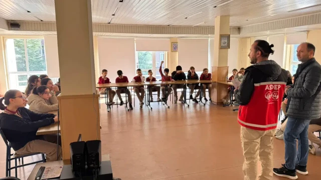 Dumlupınar Ortaokulu Öğrencilerinden Sosyal Hizmet Merkezine Ziyaret