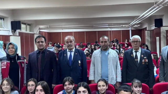 Dumlupınar Ortaokulu’nda “Vatan ve Kahramanlık Buluşmaları”