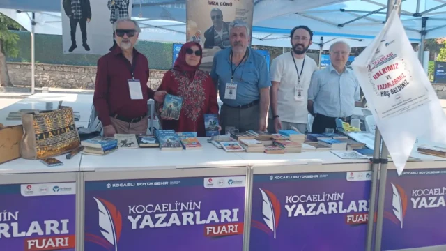 Eserleri Yoğun İlgi Gördü: Yazar Enes Akhan Kocaeli'nde Okurlarıyla Buluştu