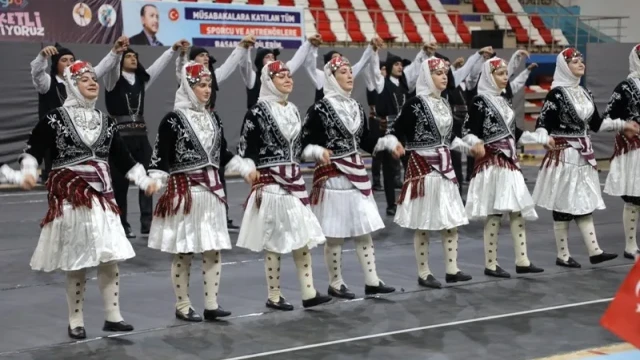 Gençler İçin Ücretsiz Halk Oyunları Kursu Başlıyor