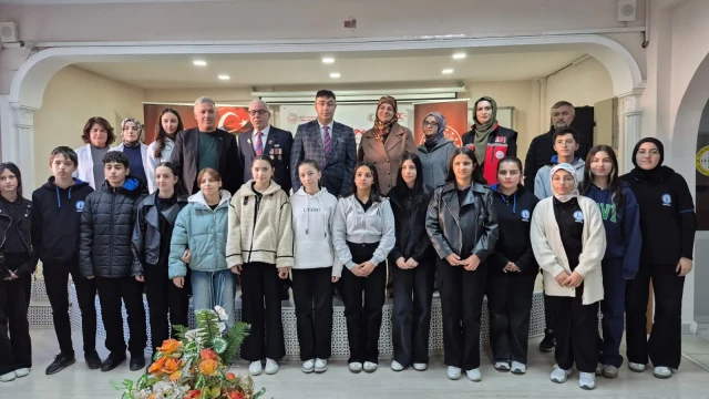 Gençlerde Tarih Şuurunu Güçlendiren Program: Kıbrıs Gazisi Öğrencilerle Buluştu