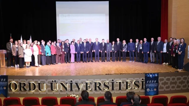 GÜ Rektörü Yıldız, Uluslararası Kongrede Açılış Sunumunu Yaptı