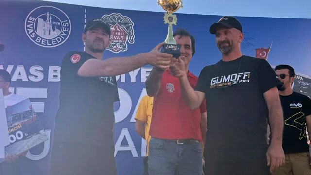 GÜMOFF, Sivas Off-Road Oyunları'ndan şampiyonluk kupasıyla döndü
