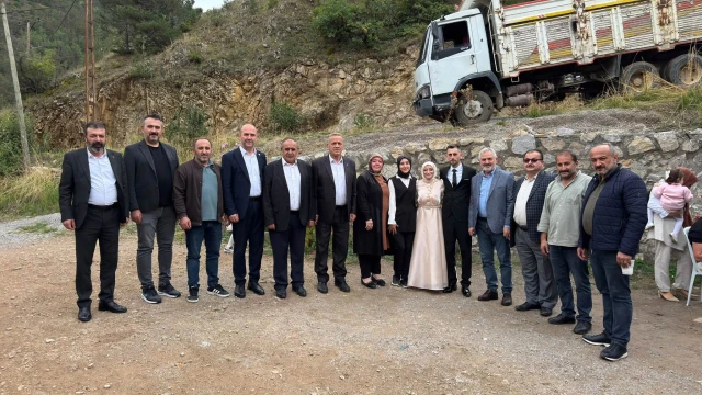Gümüşhane AK Parti teşkilatı tam kadro sahada! — Fotoğraf 10