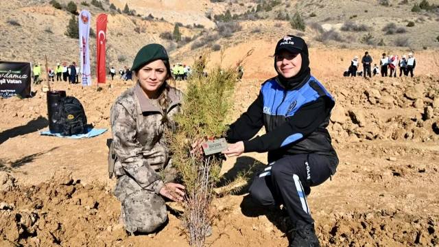 Gümüşhane Emniyetinden şehitler için 500 fidan