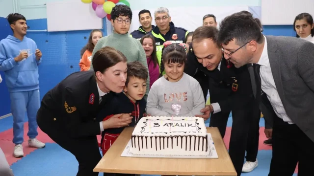 Gümüşhane Jandarmasından Özel Çocuklara Anlamlı Ziyaret