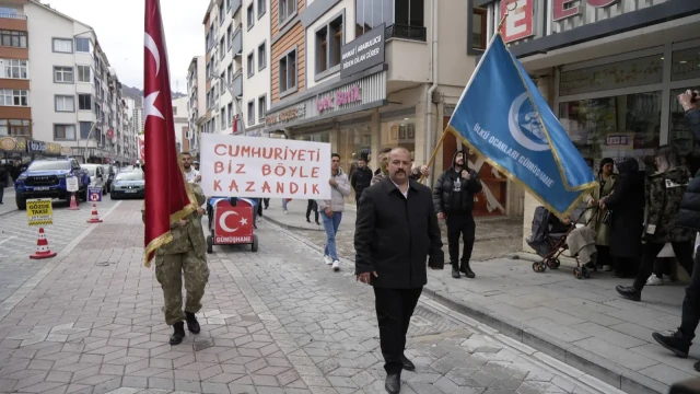 Gümüşhane Ülkü Ocaklarından Cumhuriyet Bayramı yürüyüşü