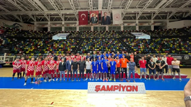 Gümüşhane Üniversitesi Erkek Hentbol Takımı Türkiye Üçüncüsü Oldu