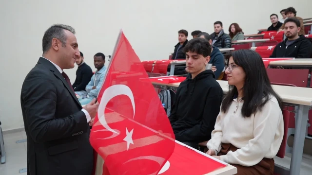 Gümüşhane Üniversitesi’nde ilk ders Türk Bayrağı’na ayrıldı