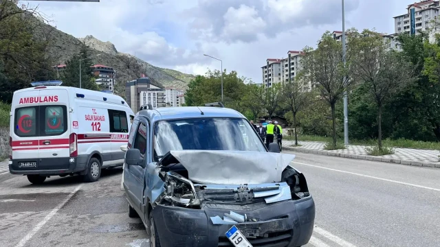 Gümüşhane'de 4 Aracın Karıştığı Zincirleme Trafik Kazasında 4 Kişi Yaralandı