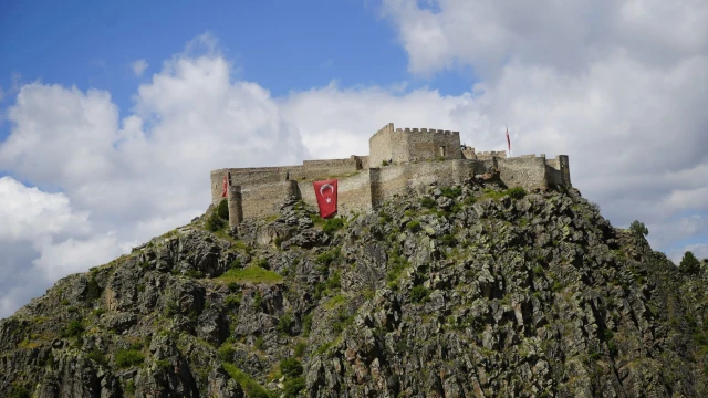 Gümüşhane'de 700 yıllık Kov Kalesi ziyaretçilerini bekliyor