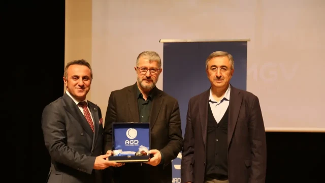 Gümüşhane’de “Aydınlık Yolun Rehberi: Peygamberler” Konferansına Yoğun İlgi