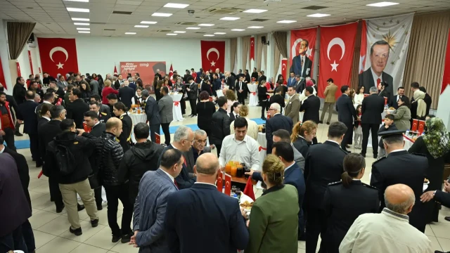 Gümüşhane’de Cumhuriyetin 102. Yılı Coşkusu: Fener Alayı ve Kabul Töreninde “Türkiye Yüzyılı” Vurgusu