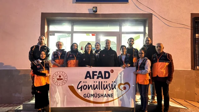 Gümüşhane'de Destek AFAD Gönüllüleri öğrenciler için sınıf boyadı