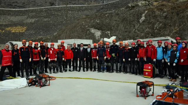 Gümüşhane'de gerçeğini aratmayan deprem tatbikatı