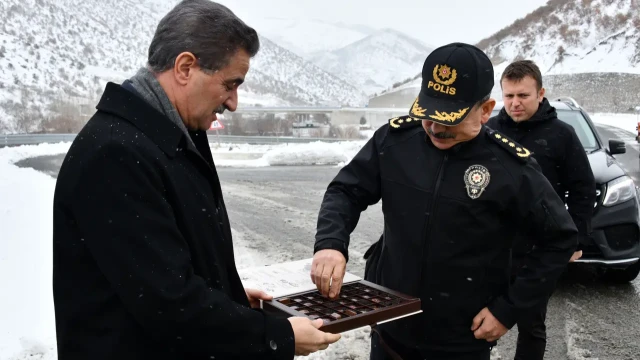 Gümüşhane’de Kar Nöbeti: Vali Baruş Sahada, Hayati Uyarılar Geldi
