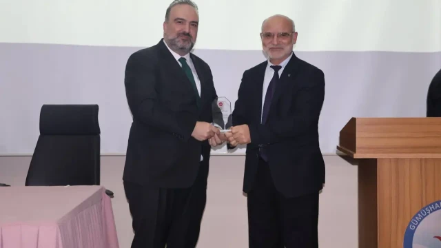 Gümüşhane’de Mevlid-i Nebi Coşkusu: 'Hz. Peygamber ve Aile Hayatı' Konferansı Düzenlendi