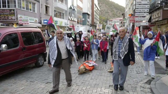 Gümüşhane’de Netanyahu ve Trump Maketlerine Protesto