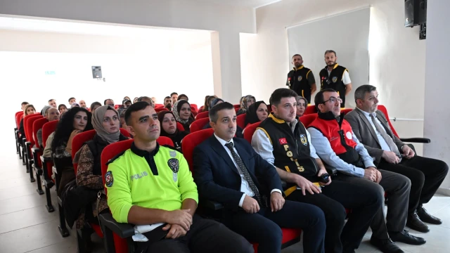 Gümüşhane'de Okul Çevrelerinde Sıkı Güvenlik Tedbiri — Fotoğraf 9