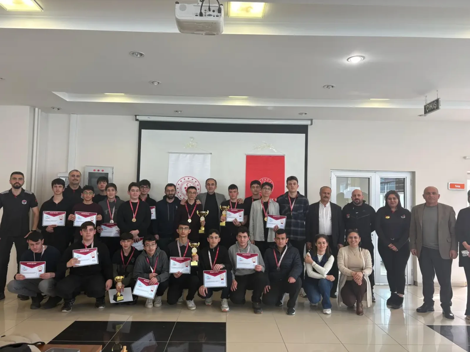 Gümüşhane'de Okul Sporları Satranç İl Birinciliği Müsabakaları Tamamlandı