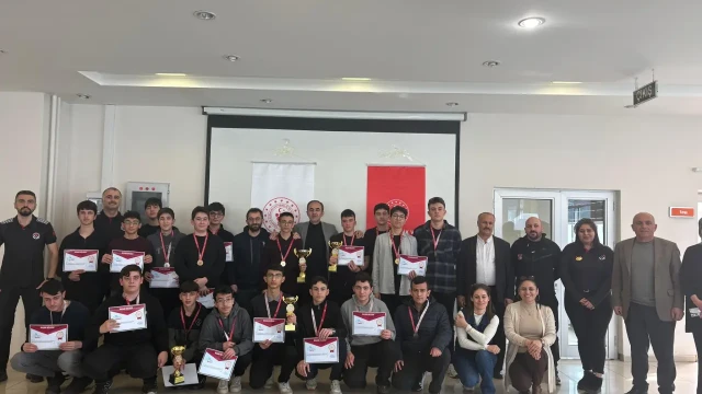 Gümüşhane'de Okul Sporları Satranç İl Birinciliği Müsabakaları Tamamlandı