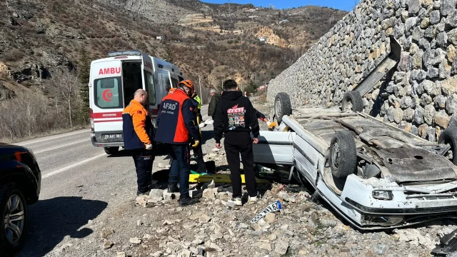 Gümüşhane’de otomobil ters döndü: 2 yaralı
