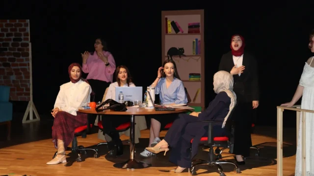 Gümüşhane’de tiyatro sahnesinde engel tanımayan performans