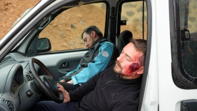 Gümüşhane'de UMKE Ekiplerinden Yağış Altında Heyelan ve Trafik Kazası Tatbikatı — Fotoğraf 2