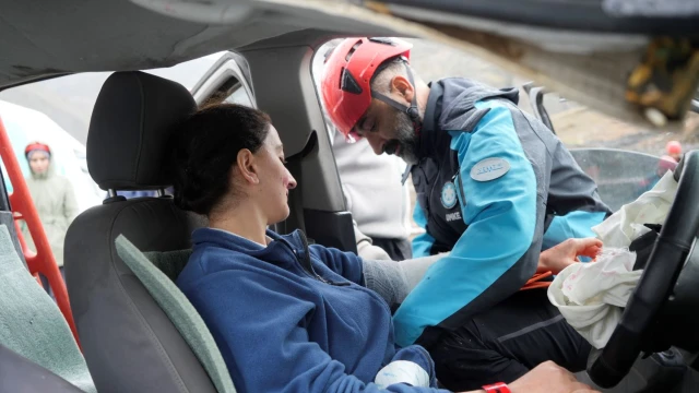 Gümüşhane'de UMKE Ekiplerinden Yağış Altında Heyelan ve Trafik Kazası Tatbikatı — Fotoğraf 5