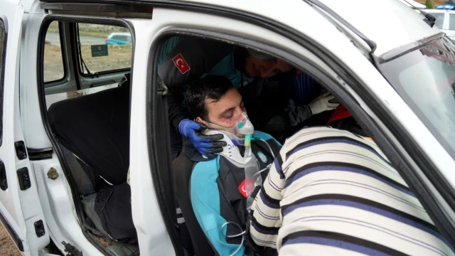 Gümüşhane'de UMKE Ekiplerinden Yağış Altında Heyelan ve Trafik Kazası Tatbikatı — Fotoğraf 6