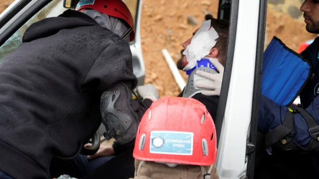 Gümüşhane'de UMKE Ekiplerinden Yağış Altında Heyelan ve Trafik Kazası Tatbikatı — Fotoğraf 7