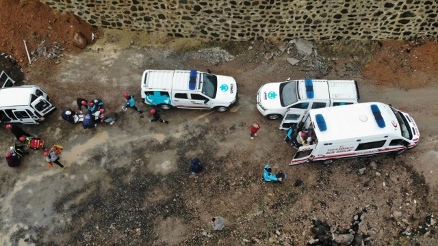Gümüşhane'de UMKE Ekiplerinden Yağış Altında Heyelan ve Trafik Kazası Tatbikatı — Fotoğraf 14