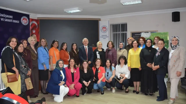 Gümüşhane'de "Zirvede Kadın Var" Paneli Geniş Katılımla Gerçekleştirildi