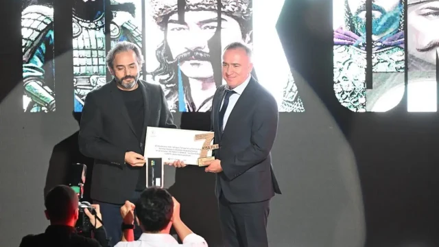 Gümüşhaneli senarist Elvan Ezber, en iyi senaryo ödülünü aldı