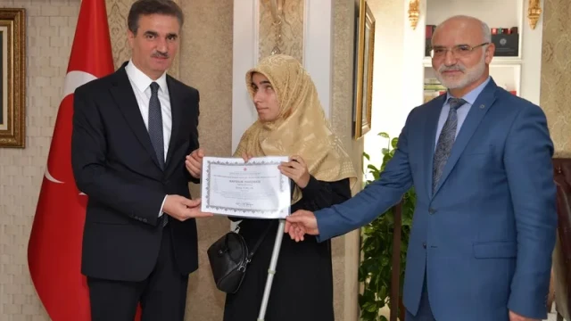 Hafızlık Türkiye birincisinden Vali Baruş’a ziyaret