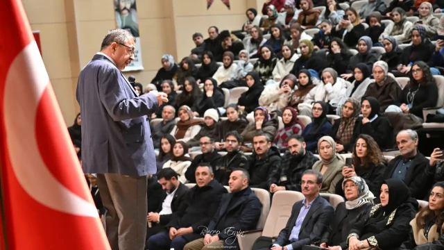 Hayati İnanç’tan Gümüşhane’de gönüllere dokunan sohbet: Son gülen iyi güler
