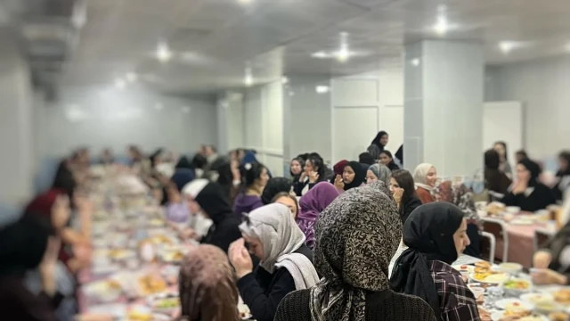 İlim Yayma’da 100 Öğrencili Gençlik İftarı
