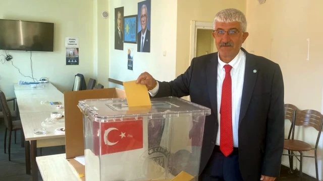 İYİ Parti Kelkit’te Tulgar Yeniden Başkan Seçildi