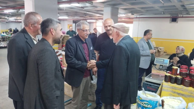 İYİ Parti’den Salı Pazarı Ziyareti: “Esnafın da Vatandaşın da Ortak Derdi Geçim Sıkıntısı”