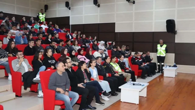 Jandarmadan Öğrencilere Farkındalık Eğitimi