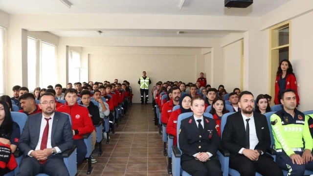 Jandarma'dan üniversite gençliğine kapsamlı eğitim