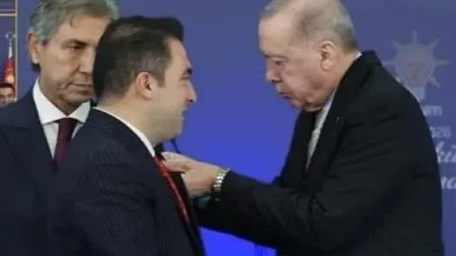 Kara’nın rozetini Cumhurbaşkanı Erdoğan taktı