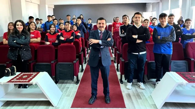 Kaymakam Yılmaz’dan Nuri Okutan Ortaokulu’na Ziyaret