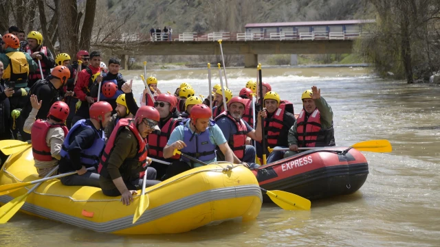 Kelkit Çayı'nda Rafting Heyecanı
