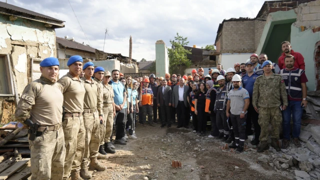 Kelkit’te 6.9’luk Deprem Senaryosu! Ekipler Enkaz Altındakiler İçin Zamanla Yarıştı — Fotoğraf 5