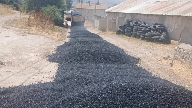 Kelkit’te Asfalt Hamlesi: 10 Bin Tonluk Serimle Ulaşımda Konfor ve Güven Dönemi