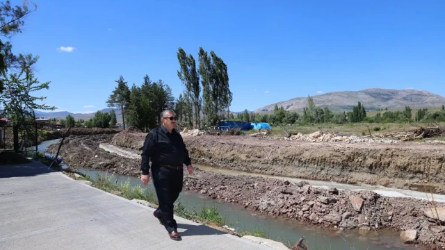 Kelkit’te Dere Islahı Çalışmaları Hız Kazandı, Parklarda Temizlik Seferberliği Sürüyor