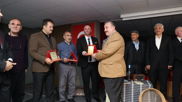 Kelkit’te Şiir ve Müzik Dolu Geceye Yoğun İlgi: “Ben Tepeden Tırnağa Kelkitim” Duygulandırdı