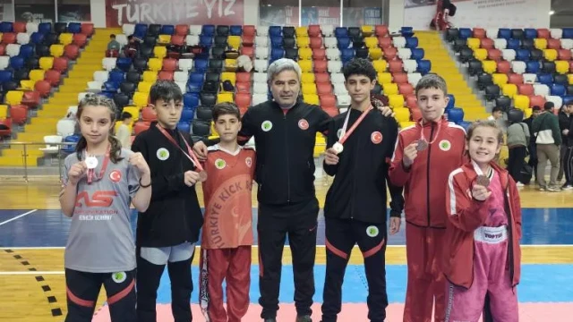 Kickboksta Kelkit Rüzgârı: Minikler ve Yıldızlardan Büyük Zafer